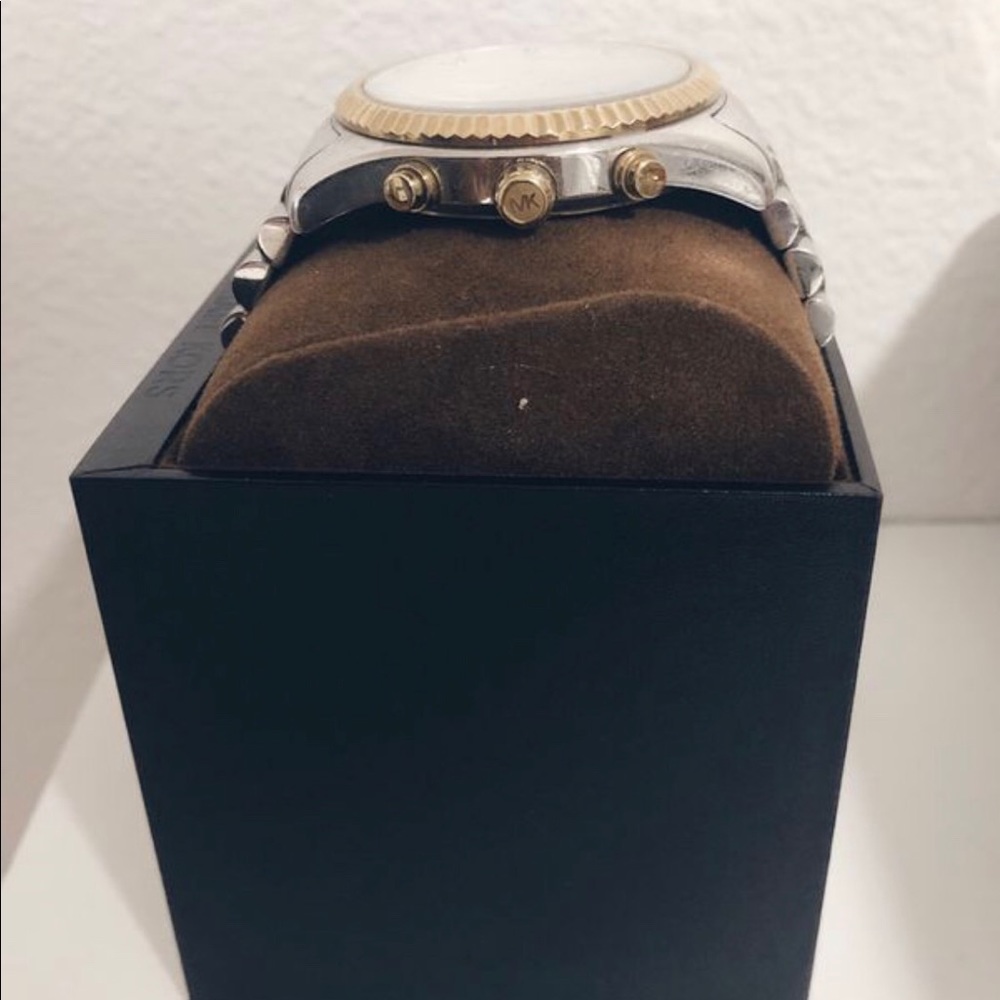 Michael Kors Lexington Watch - Picture 3 of 6